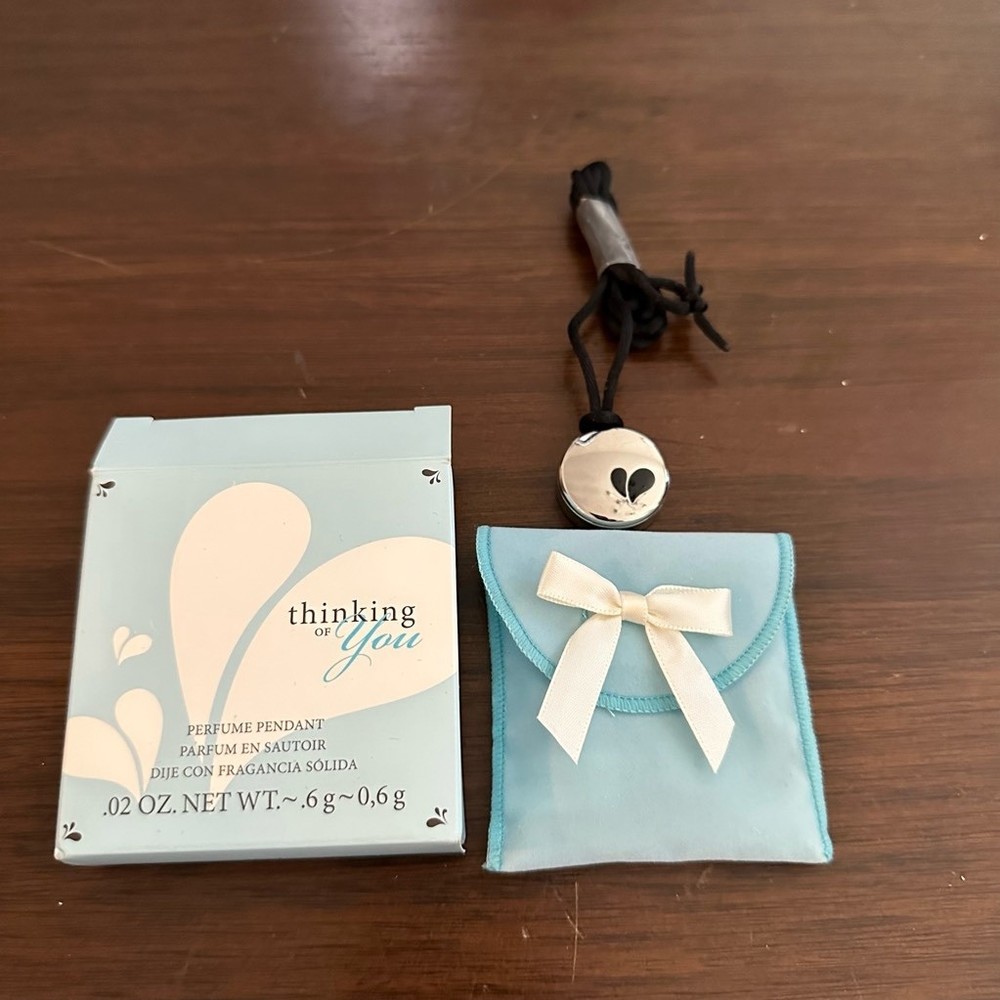 Mary Kay Fragrance Pendant Necklace Thinking Of You Solid Perfume 2011 .02 Oz